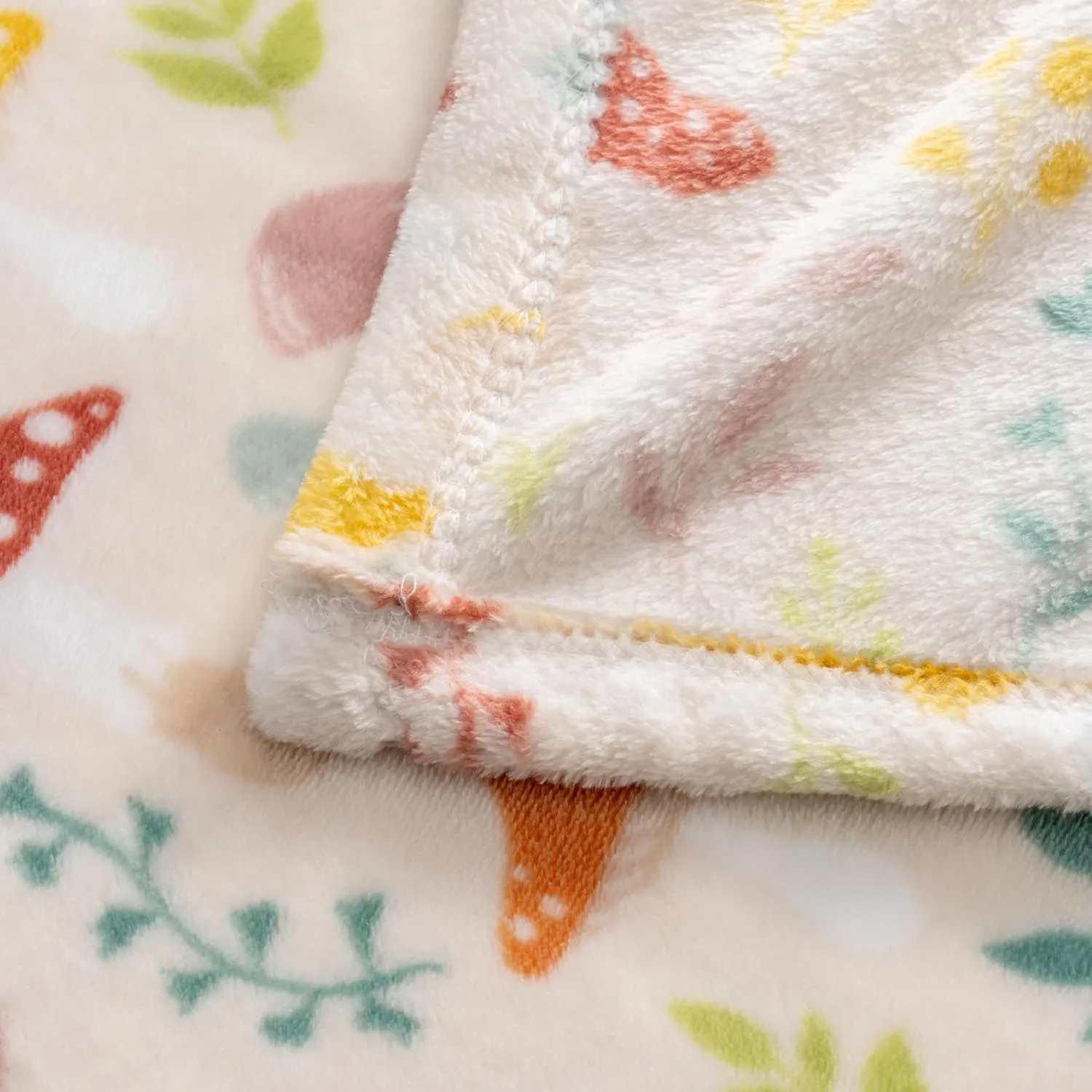 Luxury Printed Fleece Warm Blanket, Soft Lightweight Velvety Plush Throw for Couch and Bed, Cozy Comfy for All Seasons(Cream Various Mushrooms, 10890 Inches)