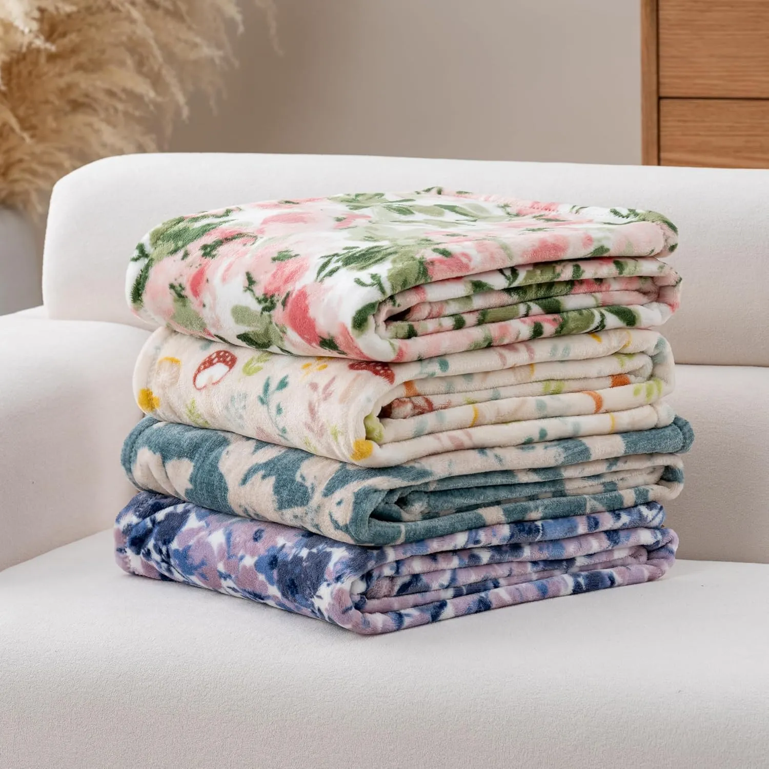 Luxury Printed Fleece Warm Blanket, Soft Lightweight Velvety Plush Throw for Couch and Bed, Cozy Comfy for All Seasons(Cream Various Mushrooms, 10890 Inches)